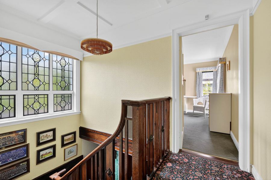 12 Broomhill Park