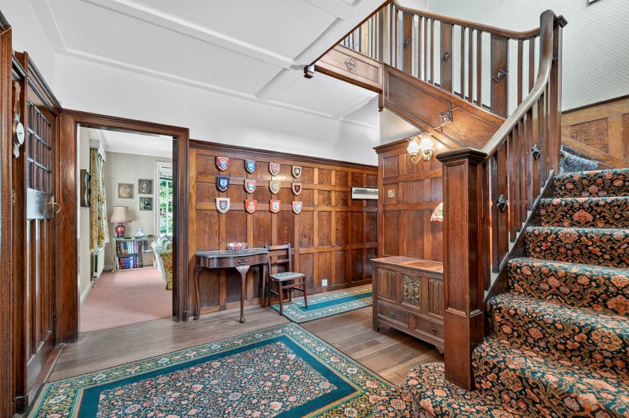 12 Broomhill Park