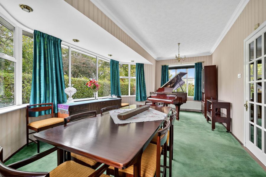 12 Broomhill Park