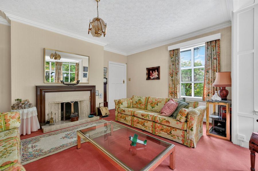 12 Broomhill Park