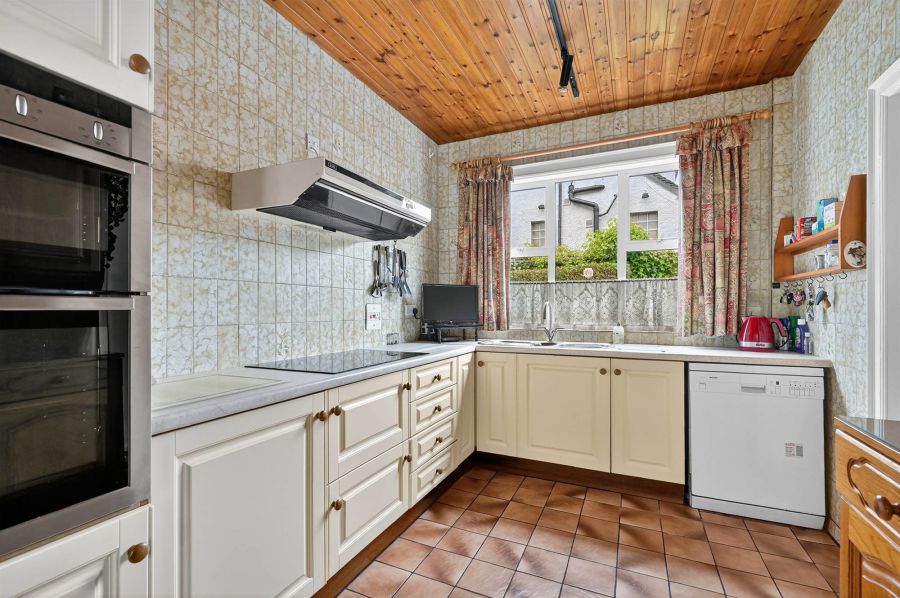 12 Broomhill Park
