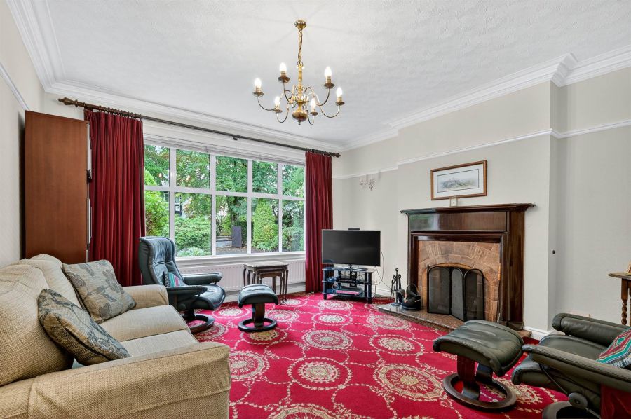 12 Broomhill Park