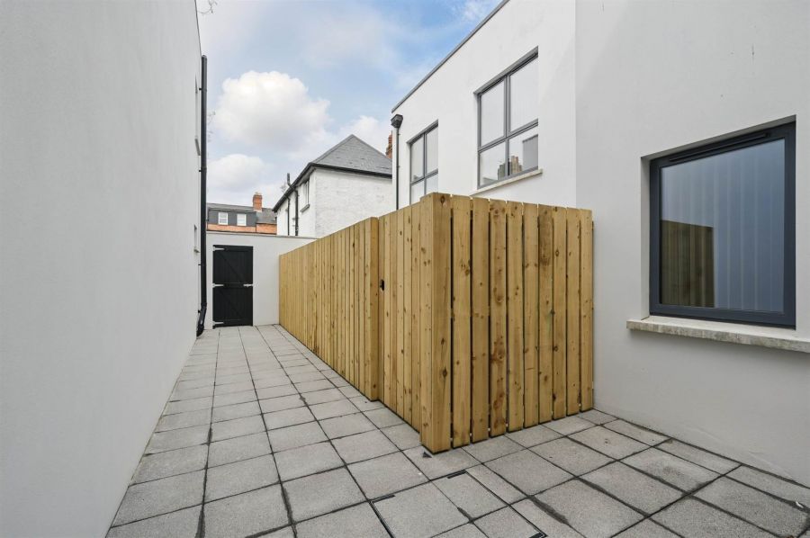**AFFORDALE HOUSING ONLY**, Apt 8 37 Wellington Park