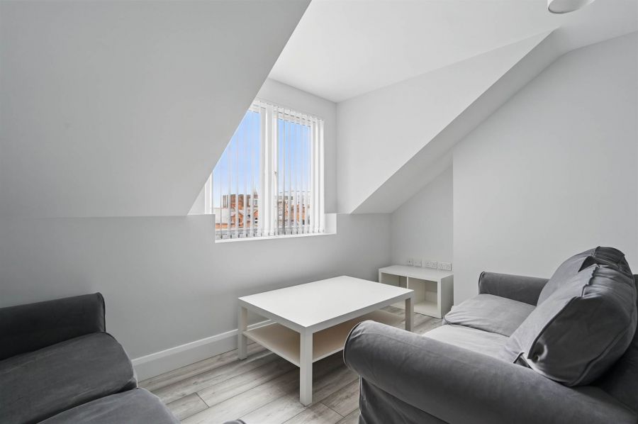 **AFFORDALE HOUSING ONLY**, Apt 8 37 Wellington Park