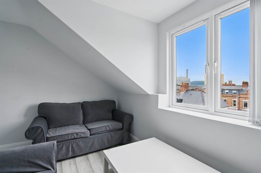 **AFFORDALE HOUSING ONLY**, Apt 8 37 Wellington Park