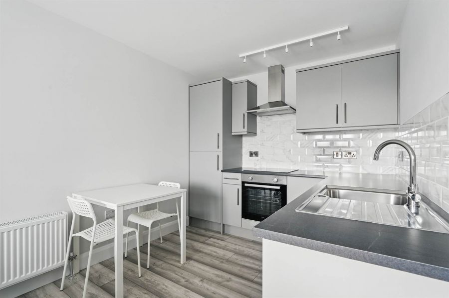 **AFFORDALE HOUSING ONLY**, Apt 8 37 Wellington Park