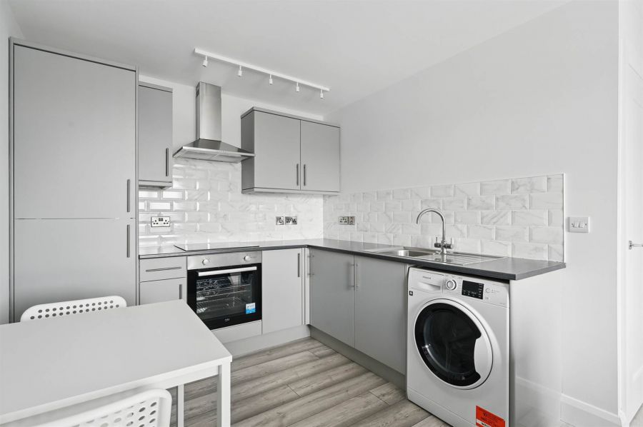 **AFFORDALE HOUSING ONLY**, Apt 8 37 Wellington Park