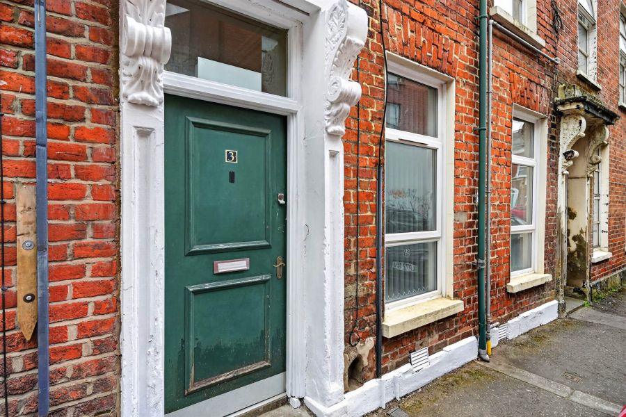 Apt 1 3 Abercorn Street