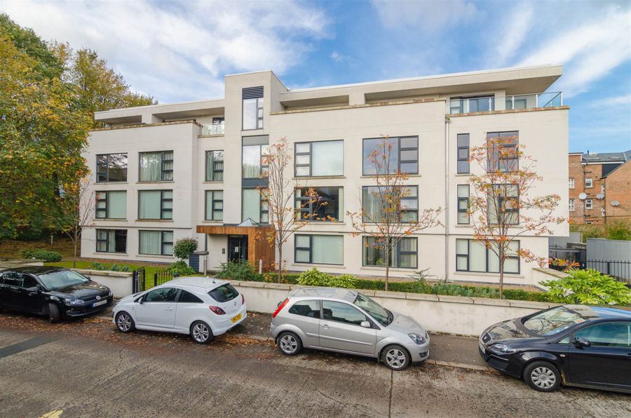 Apt 10 Stratfield House