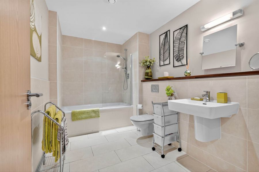 Apt 10 Stratfield House