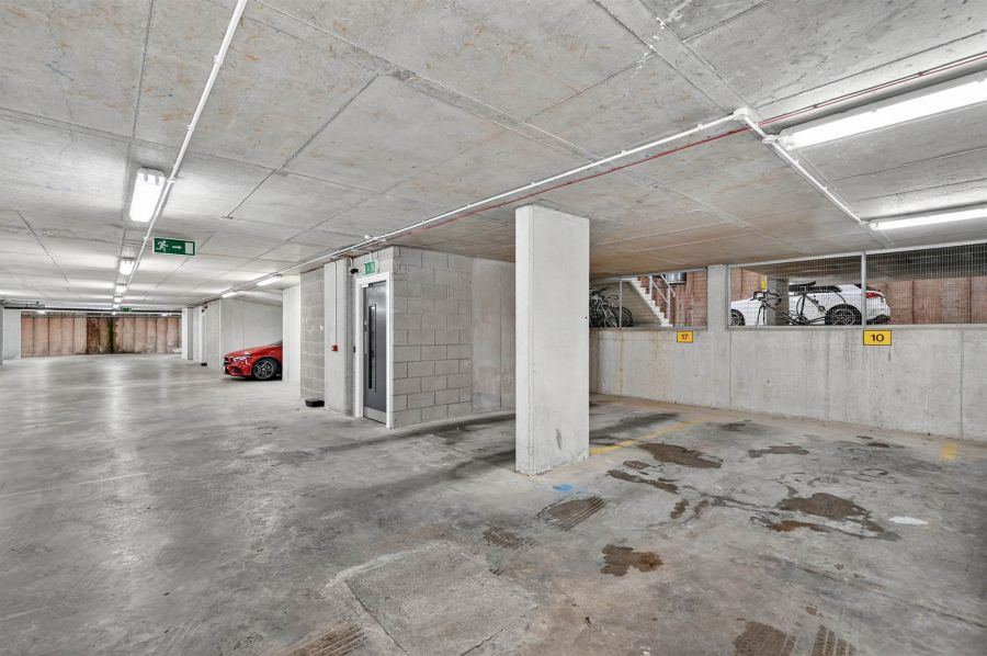 Apt 10 Stratfield House