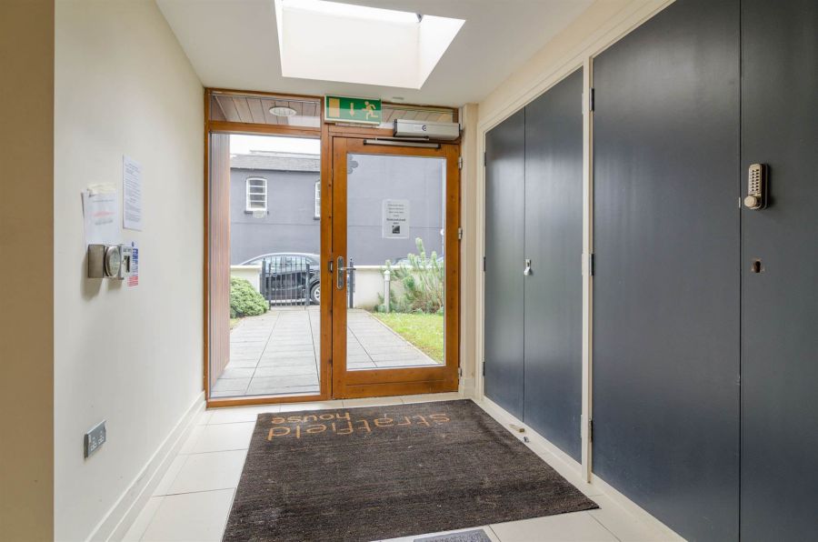 Apt 10 Stratfield House