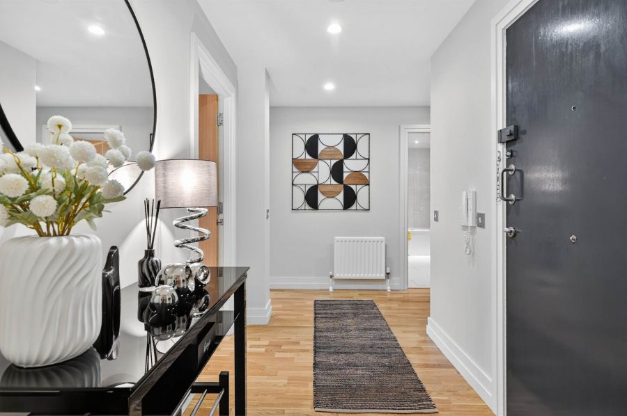Apt 10 Stratfield House