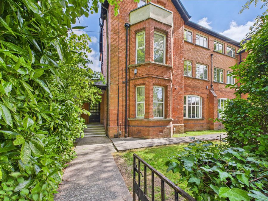 Apt 2 50 Myrtlefield Park