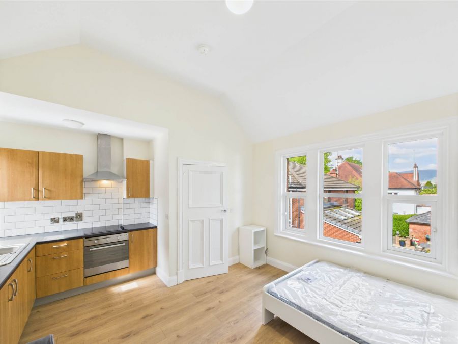 Apt 2 50 Myrtlefield Park