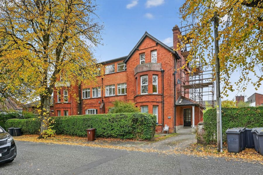 Apt 4 52 Myrtlefield Park, Lisburn Road Area, Belfast, BT9 6NF