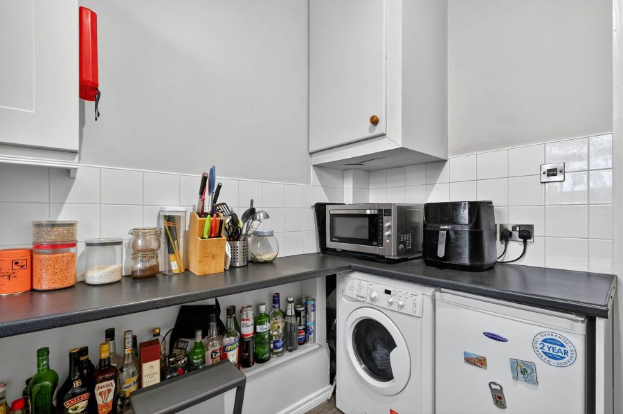 Apt 4 52 Myrtlefield Park