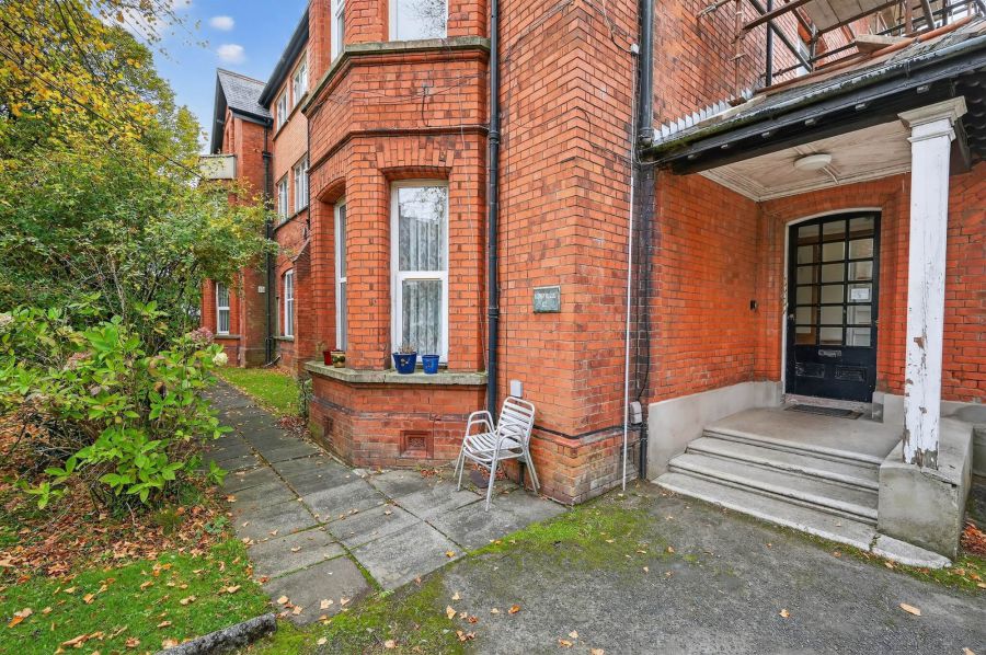 Apt 4 52 Myrtlefield Park