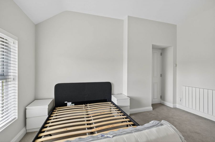 Apt 2 56 Myrtlefield Park