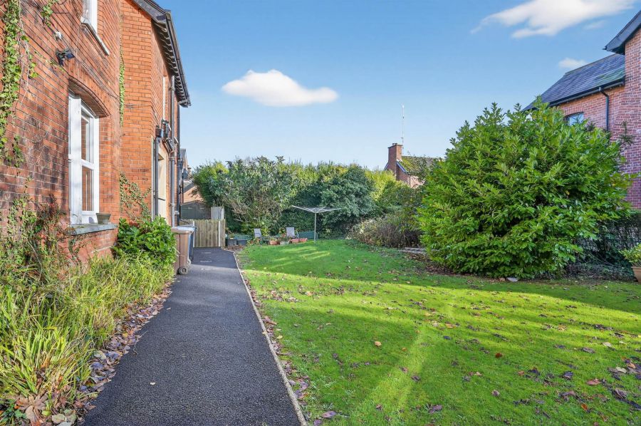 Apt 2 56 Myrtlefield Park