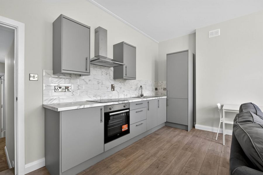 Apt 2 56 Myrtlefield Park