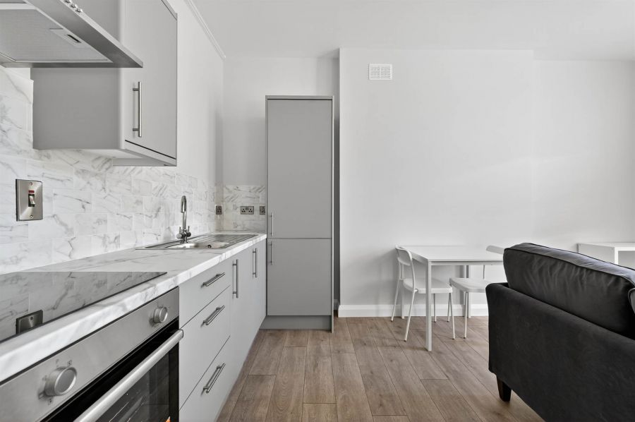 Apt 2 56 Myrtlefield Park