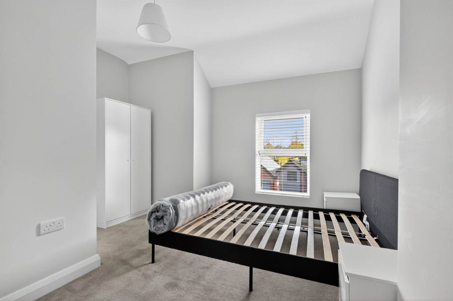 Apt 2 56 Myrtlefield Park