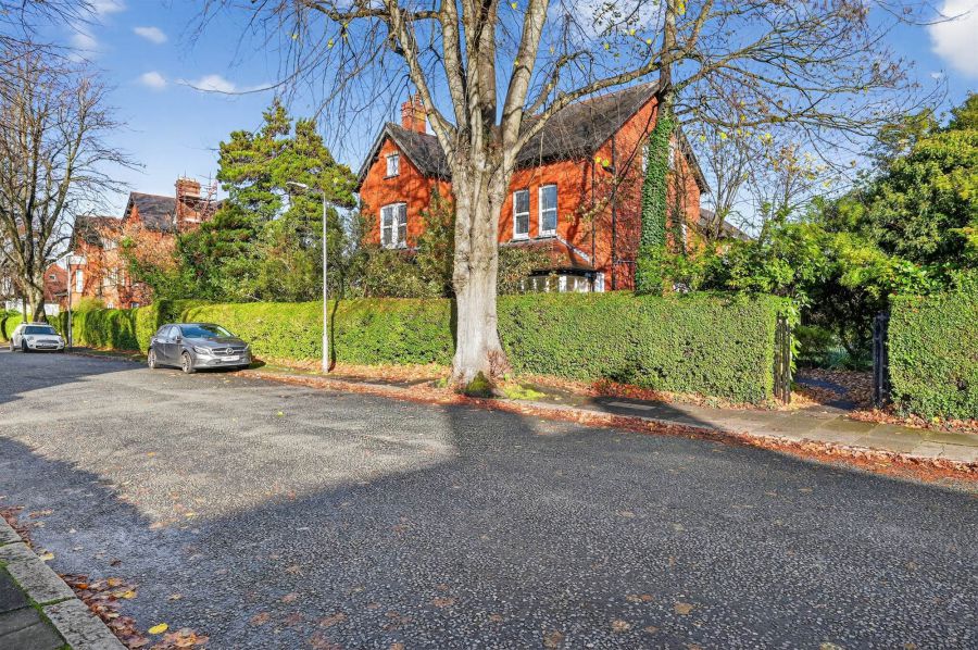 Apt 3 56 Myrtlefield Park