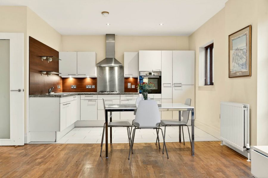 Apartment B8 Malone Square