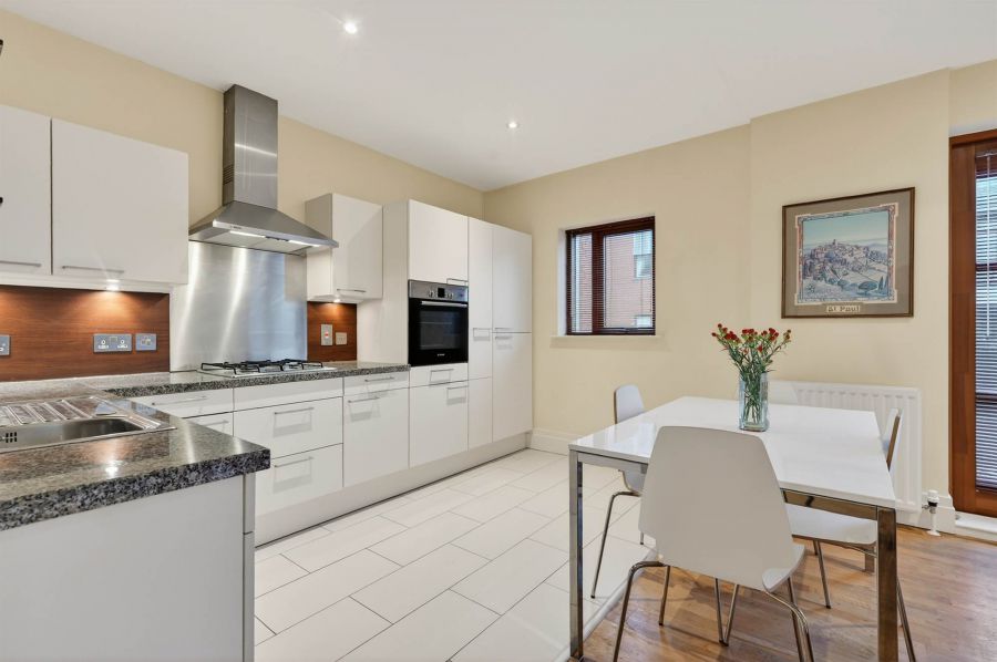 Apartment B8 Malone Square