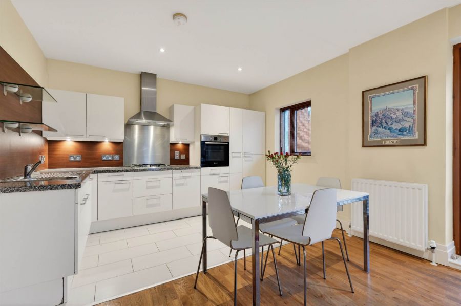 Apartment B8 Malone Square