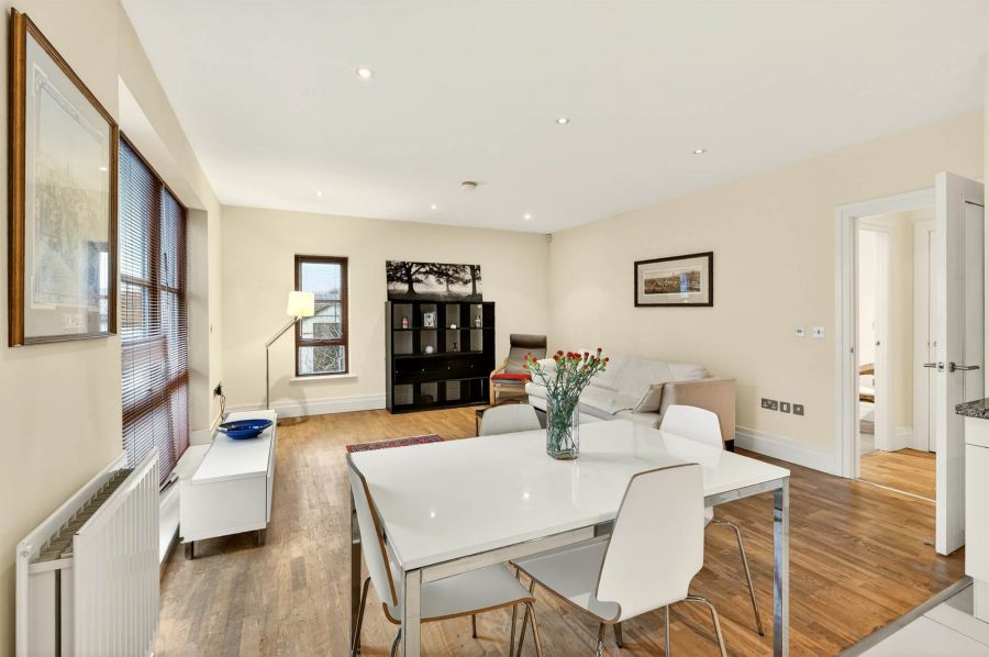 Apartment B8 Malone Square