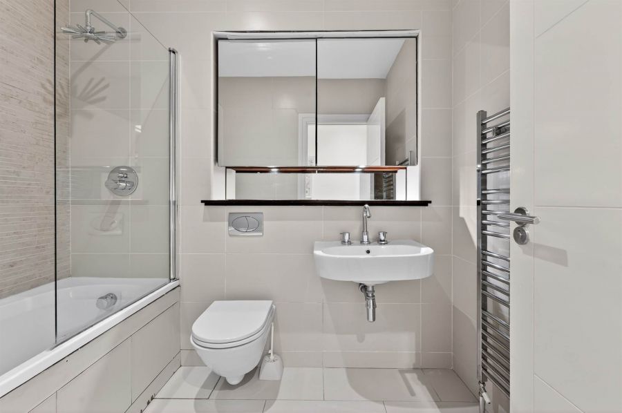 Apartment B8 Malone Square