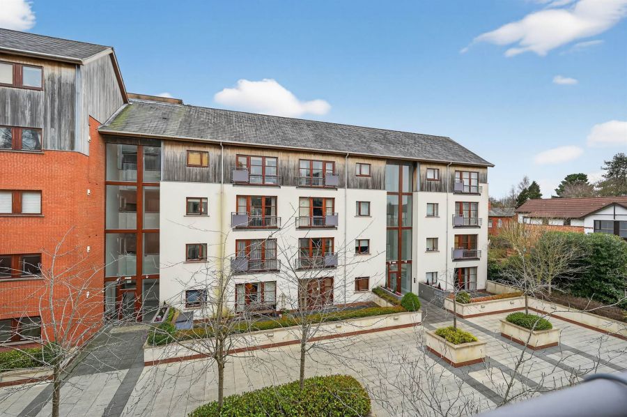 Apartment B8 Malone Square