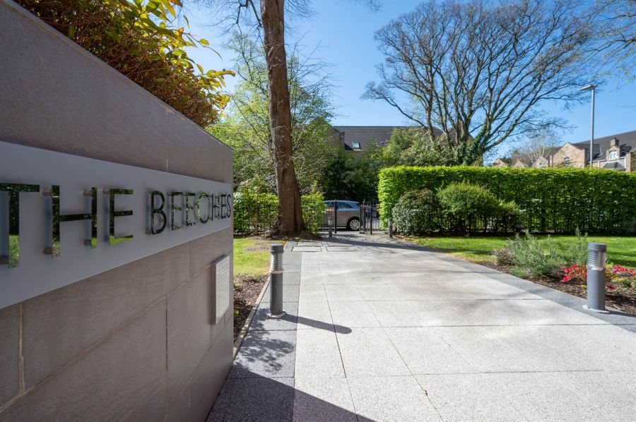 Apartment B8 Malone Square