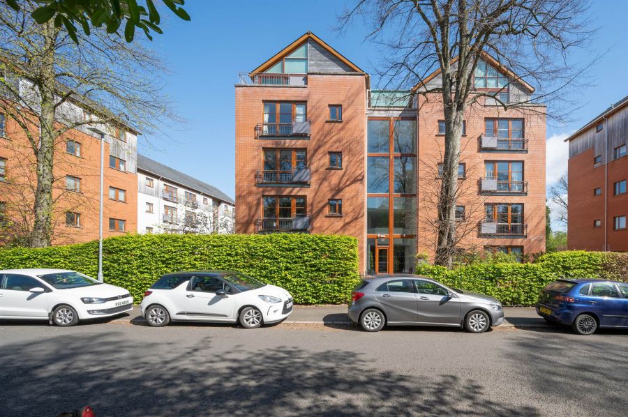 Apartment B8 Malone Square