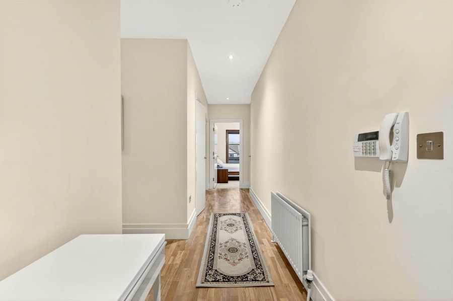 Apartment B8 Malone Square