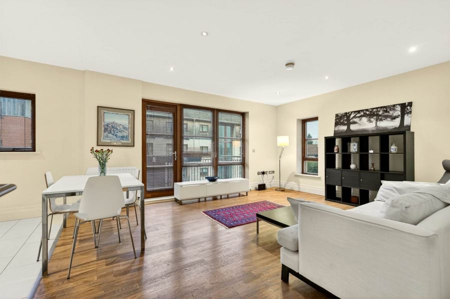 Apartment B8 Malone Square