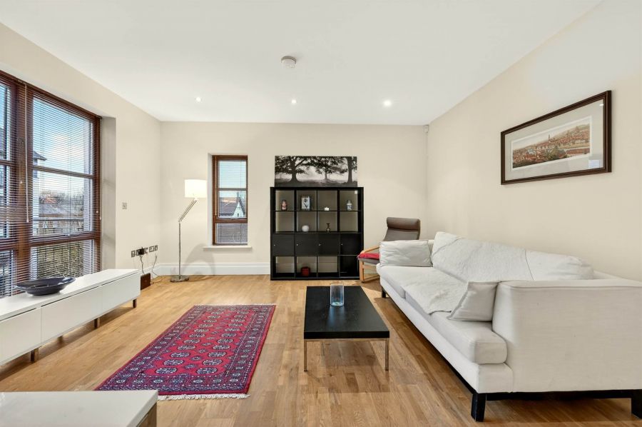 Apartment B8 Malone Square