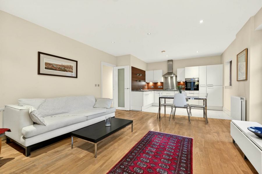 Apartment B8 Malone Square