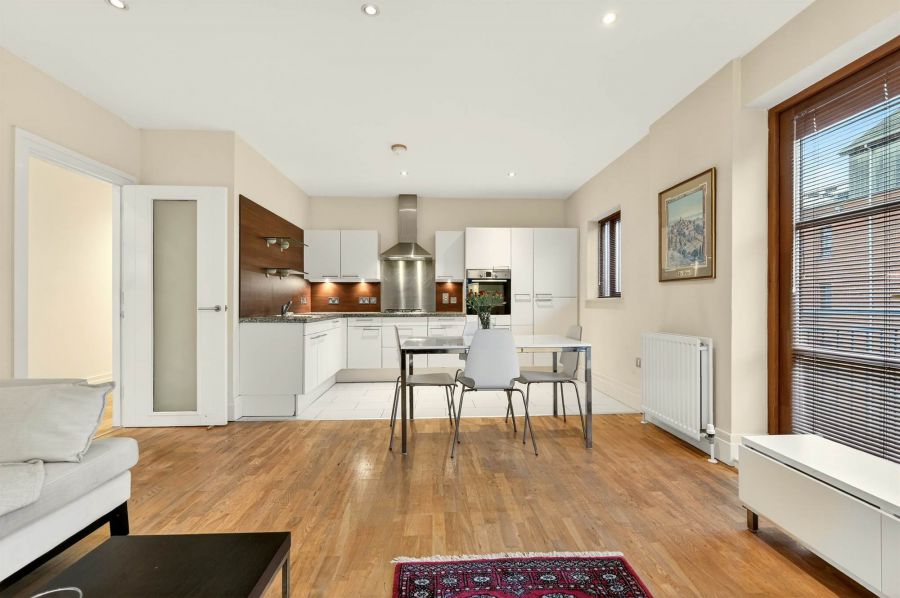 Apartment B8 Malone Square