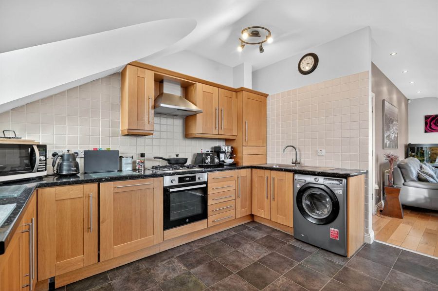 Apt 8 Baronscourt Manor