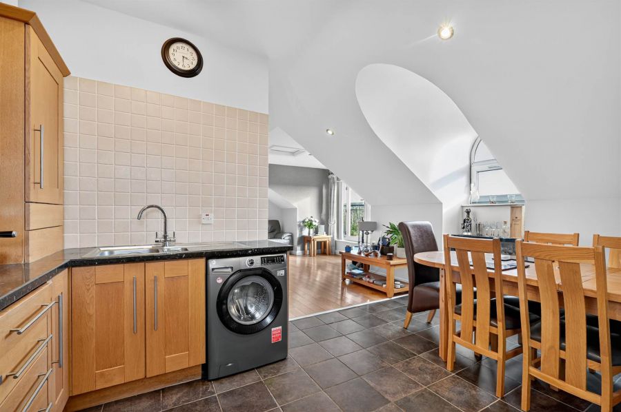 Apt 8 Baronscourt Manor