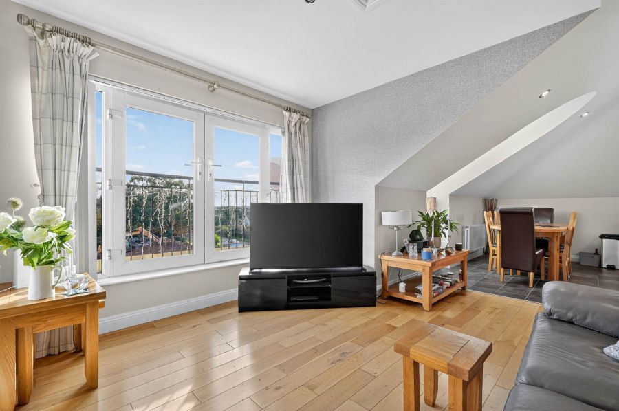 Apt 8 Baronscourt Manor