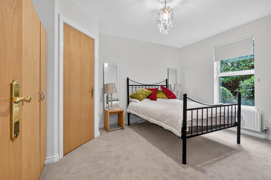 Apt 4 Marlborough Manor