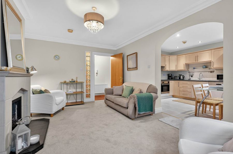 Apt 4 Marlborough Manor