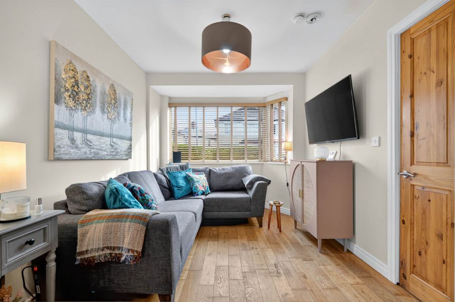 7 Ravenhill Crescent 7 Ravenhill Crescent