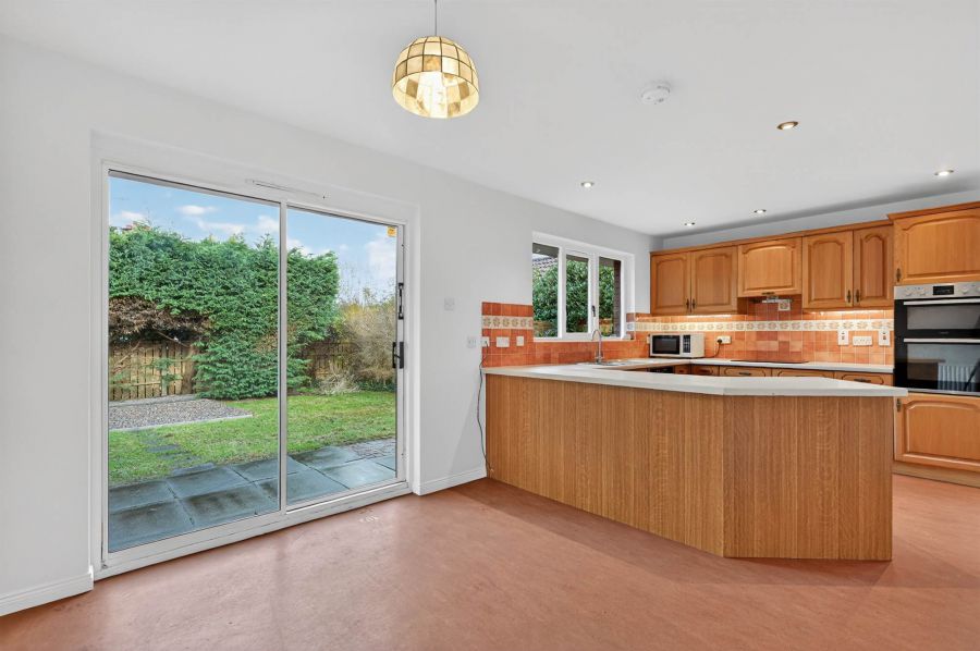 28 Knightsbridge Manor