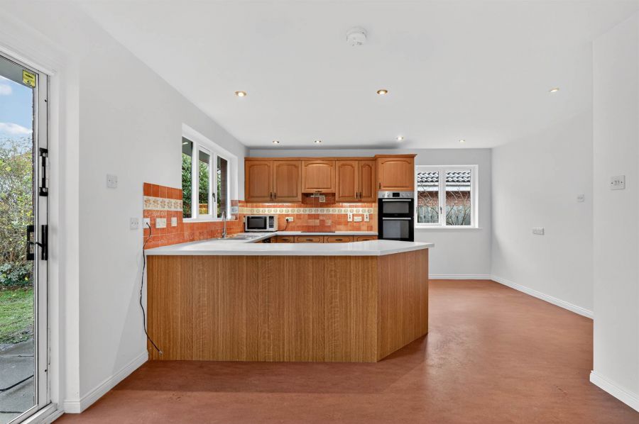 28 Knightsbridge Manor