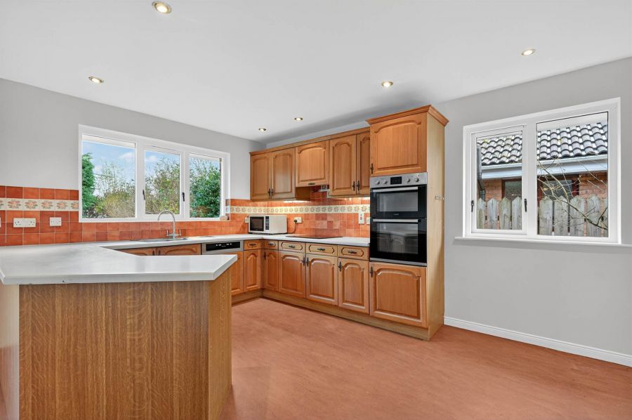 28 Knightsbridge Manor